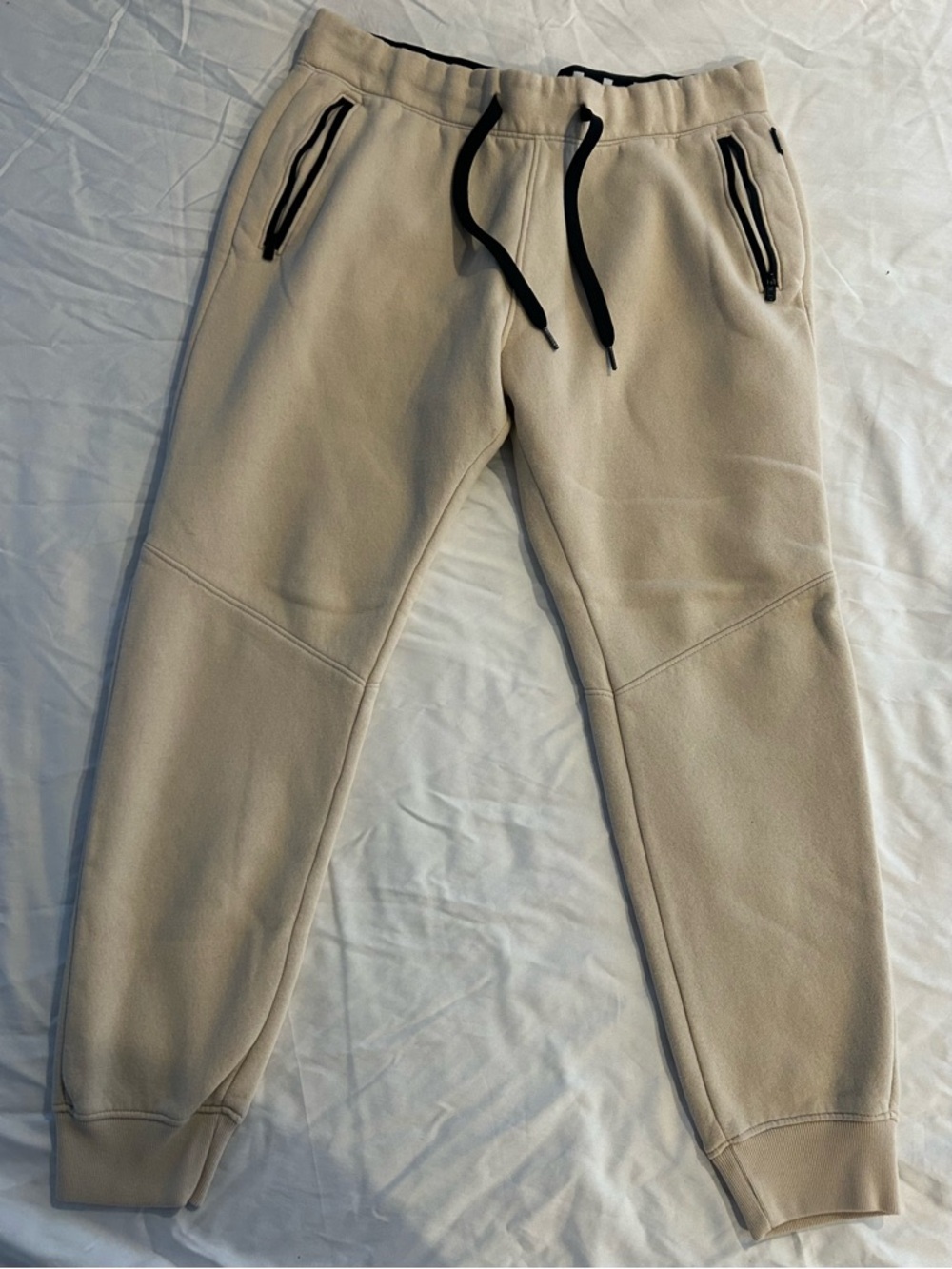 Hollister Men's Beige Jogger Sweatpants with Black Drawstrings